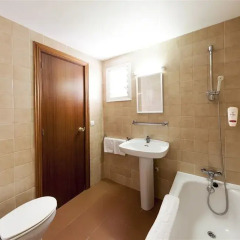 Отель Apartamentos Roc Oasis Park ванная