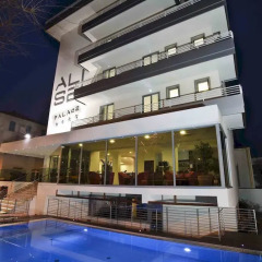 Отель Alisei Palace Римини открытый бассейн