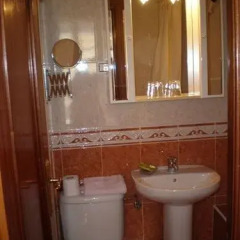 Отель Hostal Conchita II Испания, Мадрид - отзывы, цены и фото номеров - забронировать отель Hostal Conchita II онлайн ванная фото 2