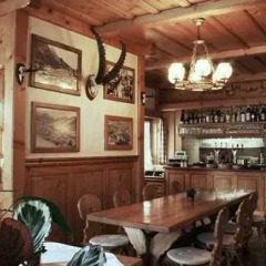 Hotel Saanerhof гостиничный бар