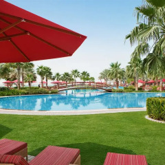 Отель Khalidiya Palace Rayhaan by Rotana открытый бассейн