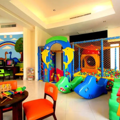 Отель The Vijitt Resort Phuket закрытая детская игровая площадка