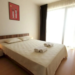 Апартаменты New Line Village Apartments комната для гостей