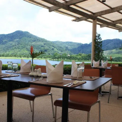Отель Tinidee Golf Resort at Phuket ресторан