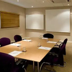 Отель Premier Inn Manchester Airport Runger Lane South