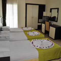 La Perla Resort Hotel сейф в номере