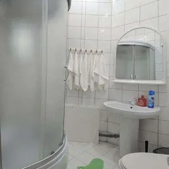 Гостиница 3 Penguins Hostel at Petrovsky Boulevard в Москве 5 отзывов об отеле, цены и фото номеров - забронировать гостиницу 3 Penguins Hostel at Petrovsky Boulevard онлайн Москва ванная фото 2