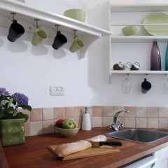Arbel Suites Hotel кухня в номере