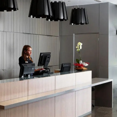 Отель NH Barcelona Diagonal Center ресепшен