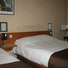 Отель Relais de Massy сейф в номере
