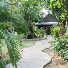 Отель Baan Panwa Resort&Spa сад