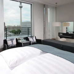 Отель Holiday Inn Berlin-Alexanderplatz 4* Номер Делюкс с различными типами кроватей фото 2