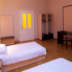 Гостиница Deluxe Hostel Under the Roof Украина, Львов - 5 отзывов об отеле, цены и фото номеров - забронировать гостиницу Deluxe Hostel Under the Roof онлайн комната для гостей фото 4
