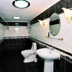 Отель Longtail Suites ванная