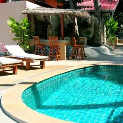 Отель Longtail Suites бассейн