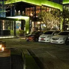 Отель Thonglor Suites Бангкок парковка