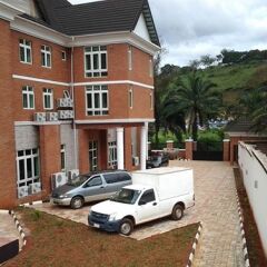 Отель Kennan Lodge Нигерия, Нсукка - отзывы, цены и фото номеров - забронировать отель Kennan Lodge онлайн парковка