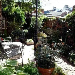 Отель Linnies B&B бассейн