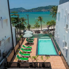 Patong Swiss Hotel Beach Front открытый бассейн