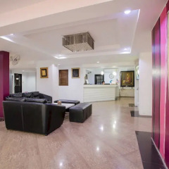Patong Swiss Hotel Beach Front лобби