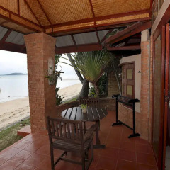 Отель Friendship Beach Resort & Atmanjai Wellness Centre терраса/патио