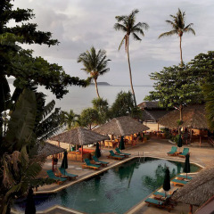 Отель Friendship Beach Resort & Atmanjai Wellness Centre открытый бассейн