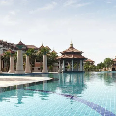 Отель Anantara The Palm Dubai Resort бассейн