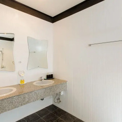 The Serenity Golf Hotel раковина ванной комнаты