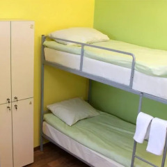 Хостел Кукуруза Бутик Кровать в мужском общем номере двухъярусные кровати