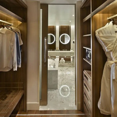 Отель Waldorf Astoria Dubai Palm Jumeirah сейф в номере