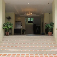 La De Bua Hotel вход в здание
