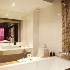 Rayaburi Hotel Patong ванная
