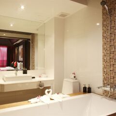 Rayaburi Hotel Patong 4* Номер Делюкс фото 3