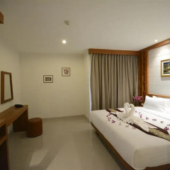 Expat Hotel Patong Center 3* Номер Делюкс с различными типами кроватей фото 4