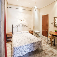 Отель Hostal La Plata Стандартный номер с двуспальной кроватью