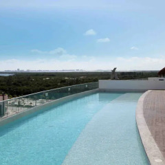 Отель Suites Malecon Cancun открытый бассейн