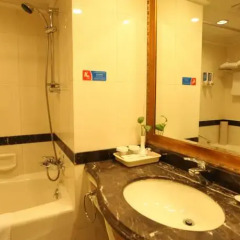 Отель Chongqing Hotel Китай, Пекин - отзывы, цены и фото номеров - забронировать отель Chongqing Hotel онлайн ванная