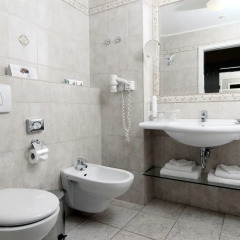 Отель Karlsbad Grande Madonna (Aura Palace) ванная фото 3