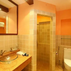 Отель The Pe La Resort, Phuket 4* Стандартный номер с различными типами кроватей