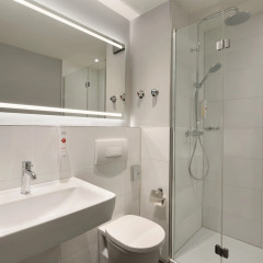 Отель Ramada by Wyndham München Airport Германия, Мюнхен - отзывы, цены и фото номеров - забронировать отель Ramada by Wyndham München Airport онлайн ванная фото 2