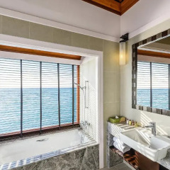 Отель Sheraton Maldives Full Moon Resort & Spa 5* Бунгало Water с различными типами кроватей фото 2