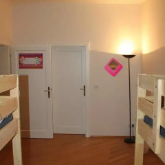 Charles Bridge International Hostel Прага сейф в номере