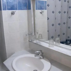 Alexandros Hotel ванная