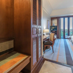 Chatrium Hotel Royal Lake Yangon 5* Улучшенный номер с различными типами кроватей фото 4