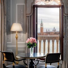 Hotel Danieli, a Luxury Collection Hotel, Venice 5* Улучшенный люкс с различными типами кроватей фото 12