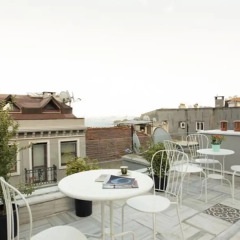 Downtown Istanbul Hostel Турция, Стамбул - 1 отзыв об отеле, цены и фото номеров - забронировать отель Downtown Istanbul Hostel онлайн балкон фото 3