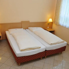Hotel Ferchenhof Мюнхен сейф в номере