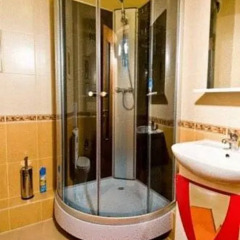 Гостиница 100 Friends Hostel в Краснодаре отзывы, цены и фото номеров - забронировать гостиницу 100 Friends Hostel онлайн Краснодар ванная