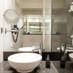 Отель Motel One Amsterdam Waterlooplein ванная