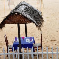 Отель WASANA Beach Hotel & Restaurant Шри-Ланка, Индурува - отзывы, цены и фото номеров - забронировать отель WASANA Beach Hotel & Restaurant онлайн пляж фото 2